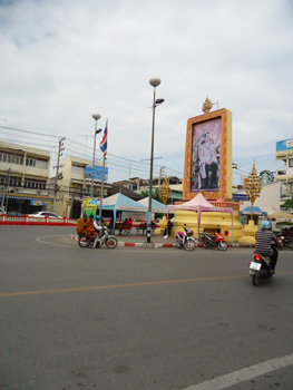 Hua Hin and an image of the king